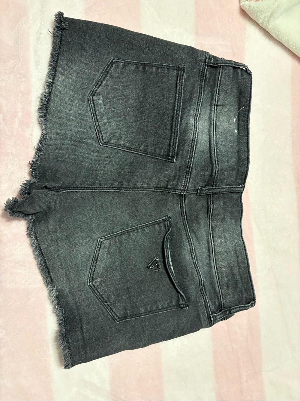 GUESS Denim Shorts - Picture 4 of 5